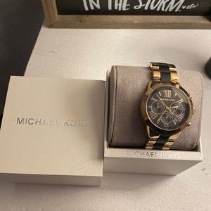 Michael Kors Bradshaw sport with black silicone band detail